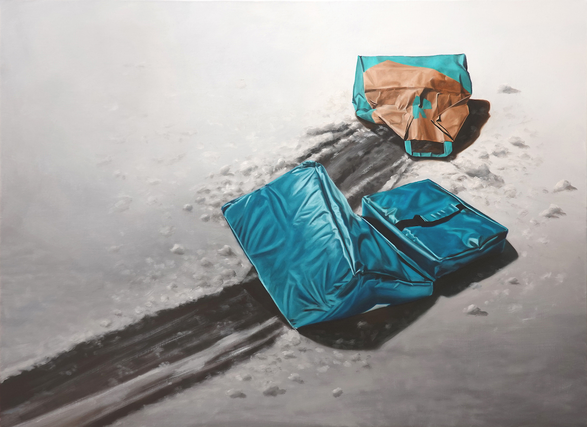 Arnaud Adami, painting, precarious work - Oil painting of an abandoned Deliveroo bag lying in the snow.