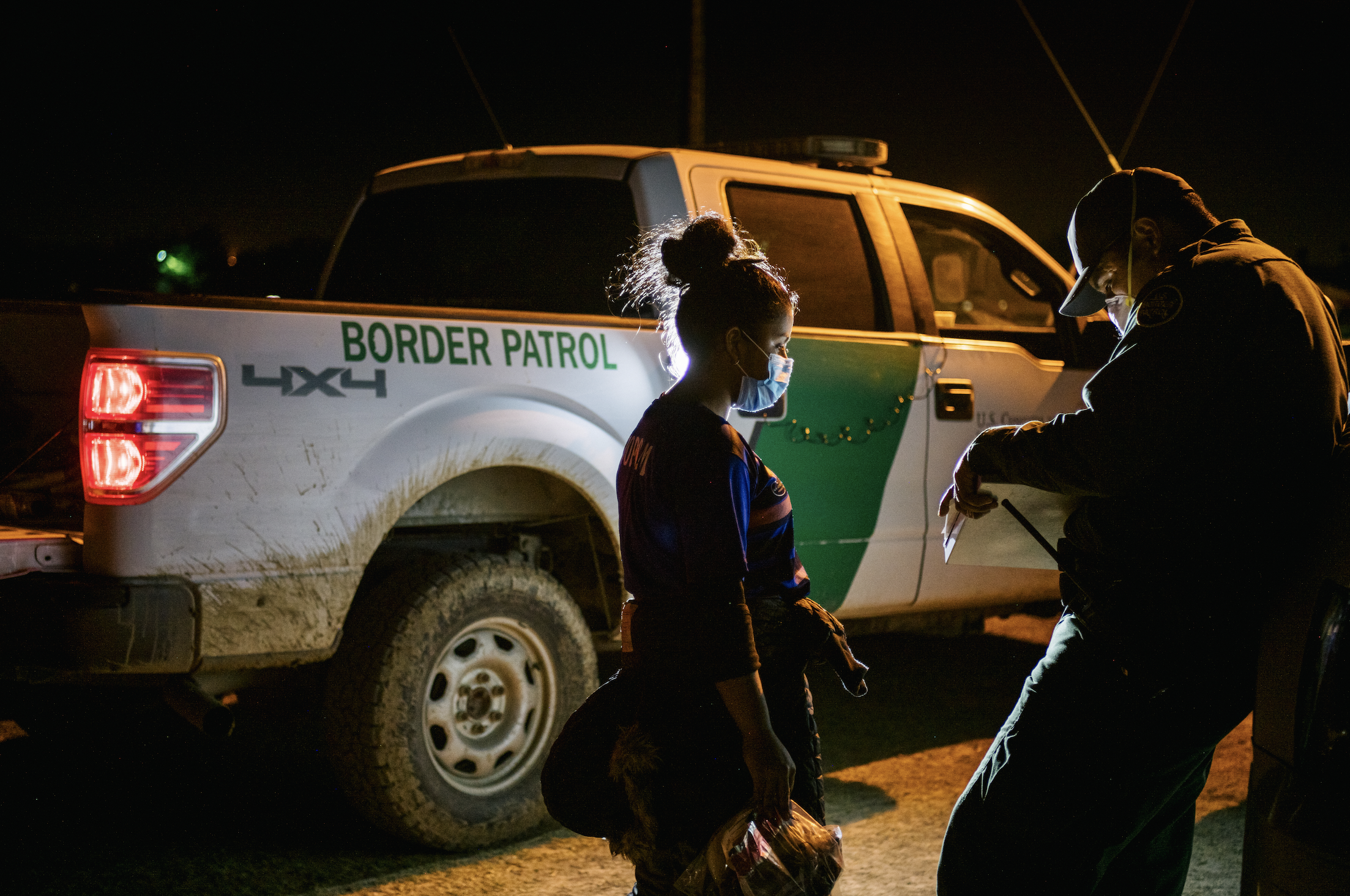 kids-caravan-migrants-border-patrol.png