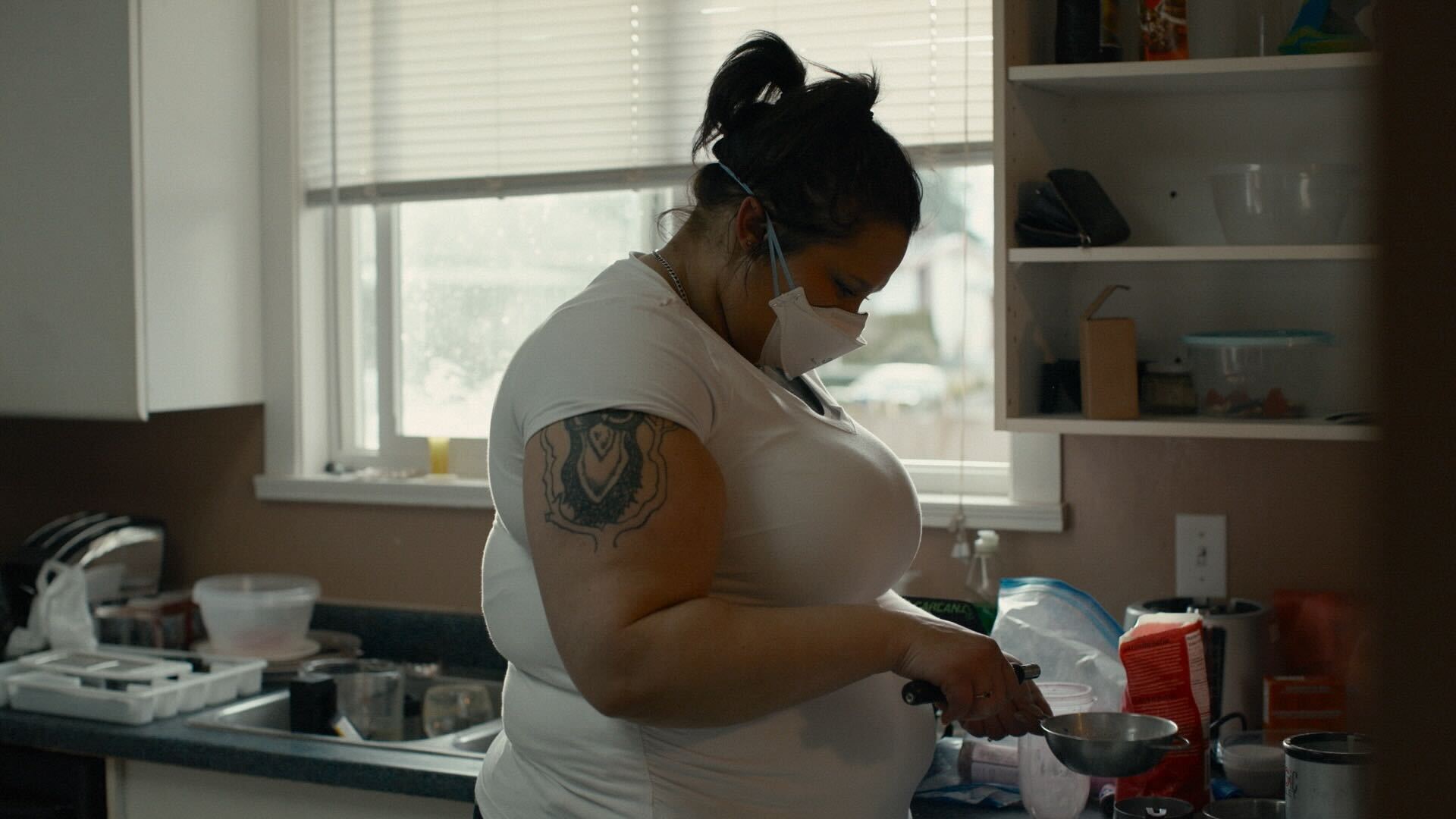 Keisha preparing batches of fentanyl. Photo by Samuel Stonefield