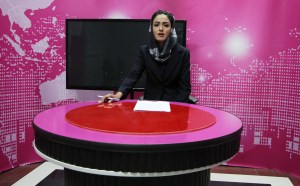 Presenter TV perempuan di Afghanistan diwajibkan ta pakai penutup wajah