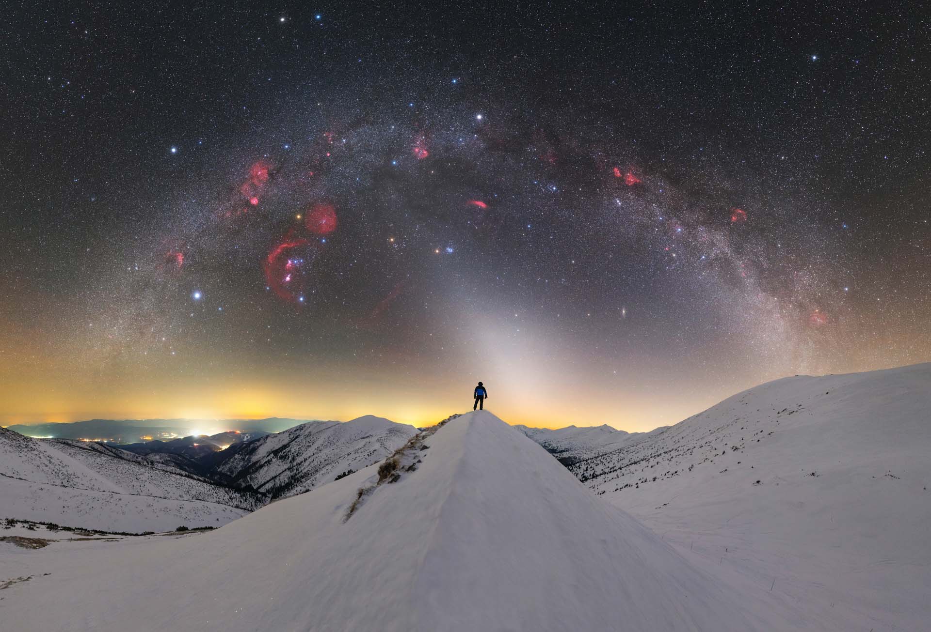 “WINTER SKY OVER THE MOUNTAINS” – TOMÁŠ SLOVINSKÝ.jpg