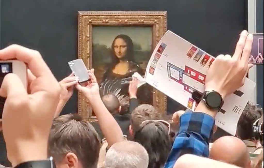 Lukisan Mona Lisa Dilempari Kue oleh Lelaki Menyamar jadi Perempuan di Museum Louvre Prancis