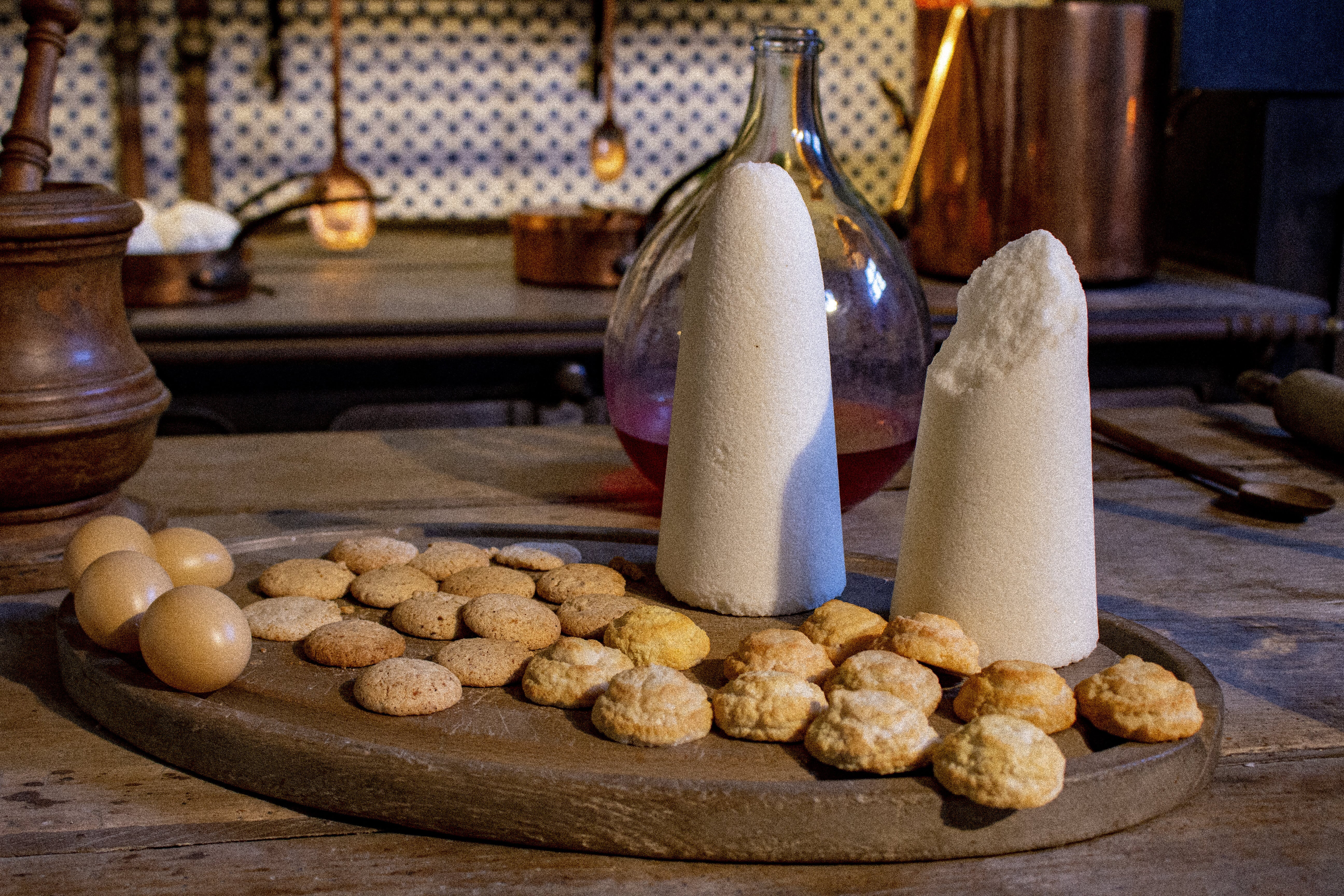 Château de Vaux-le-Vicomte – A tray on a lying on a table, carrying beige cookies, four eggs and two conic-shaped lumps of refined sugar.