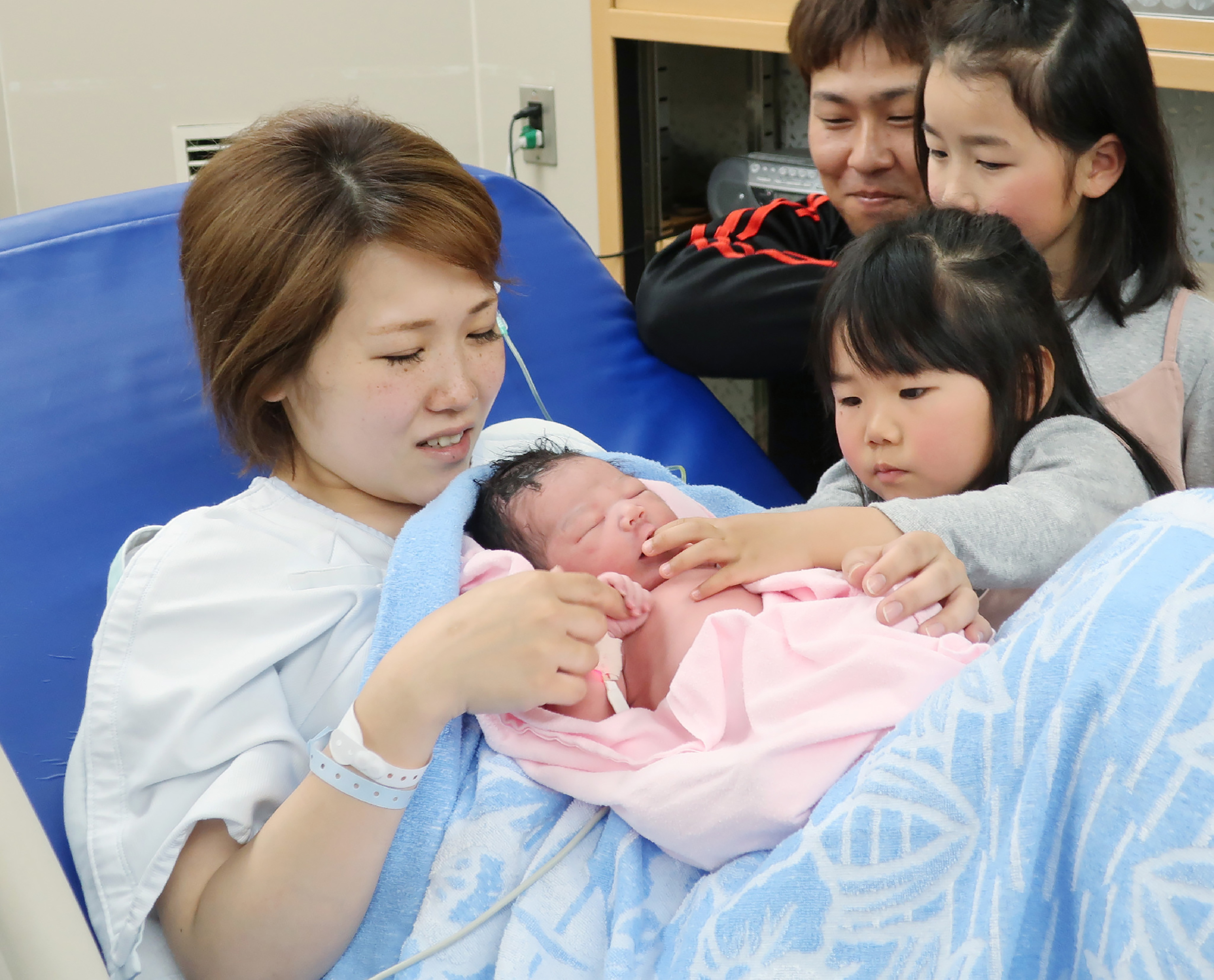 In Japan, nuclear families are the norm and single mothers can be stigmatized for being alone. Photo: JIJI PRESS/AFP via Getty Images)