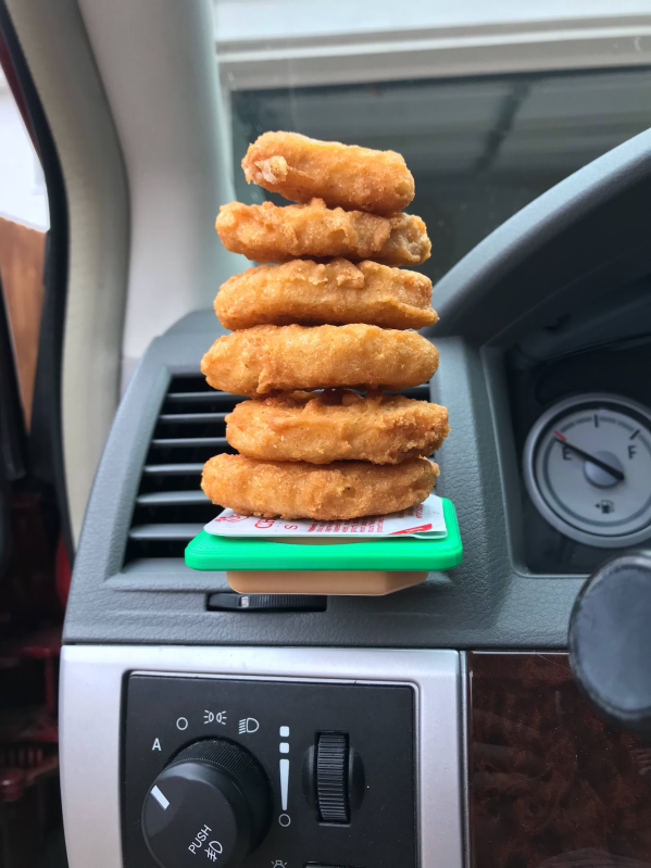 Vehicle Vent Clip for Sauce-Dipping On-The-Go