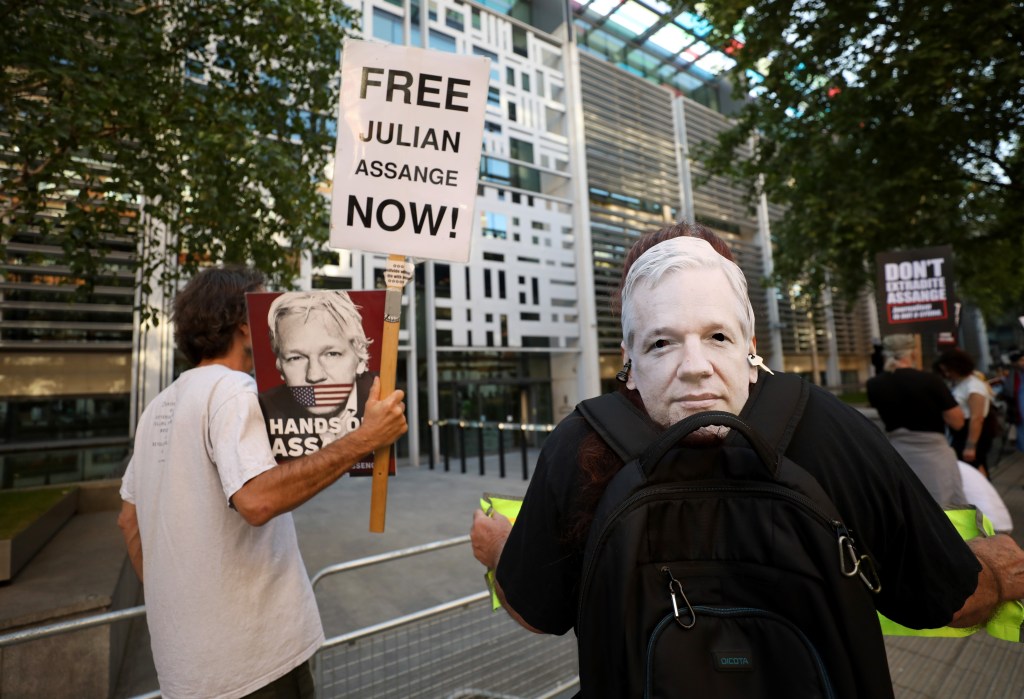 julian assange extradition