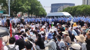 Chinese bank depositors protested against frozen funds in Zhengzhou