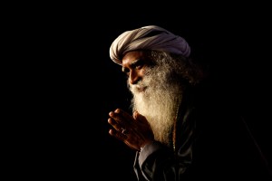 cine e de fapt sadhguru, sadhguru impostor distruge mediul, sadhguru arenele romane