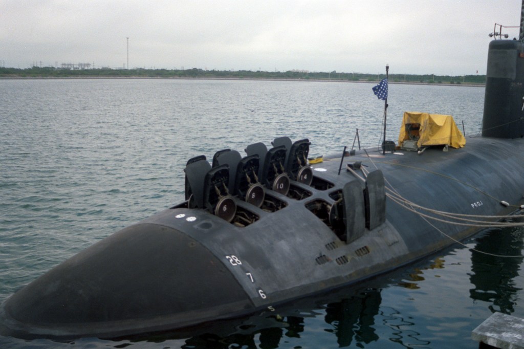 USS_Santa_Fe_(SSN-763)_VLS_doors_open