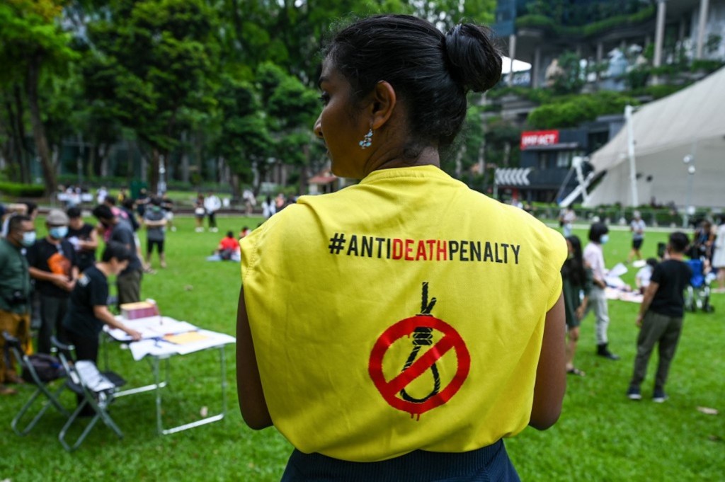 As Malaysia promises to abolish the mandatory death penalty, Singapore is still maintaining its own capital punishment, which has been mainly used to target drug traffickers.