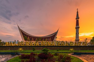 DPR Sahkan UU Sumatera Barat Berisi Pasal Adat Minangkabau Berlandaskan Syariat Kitabullah