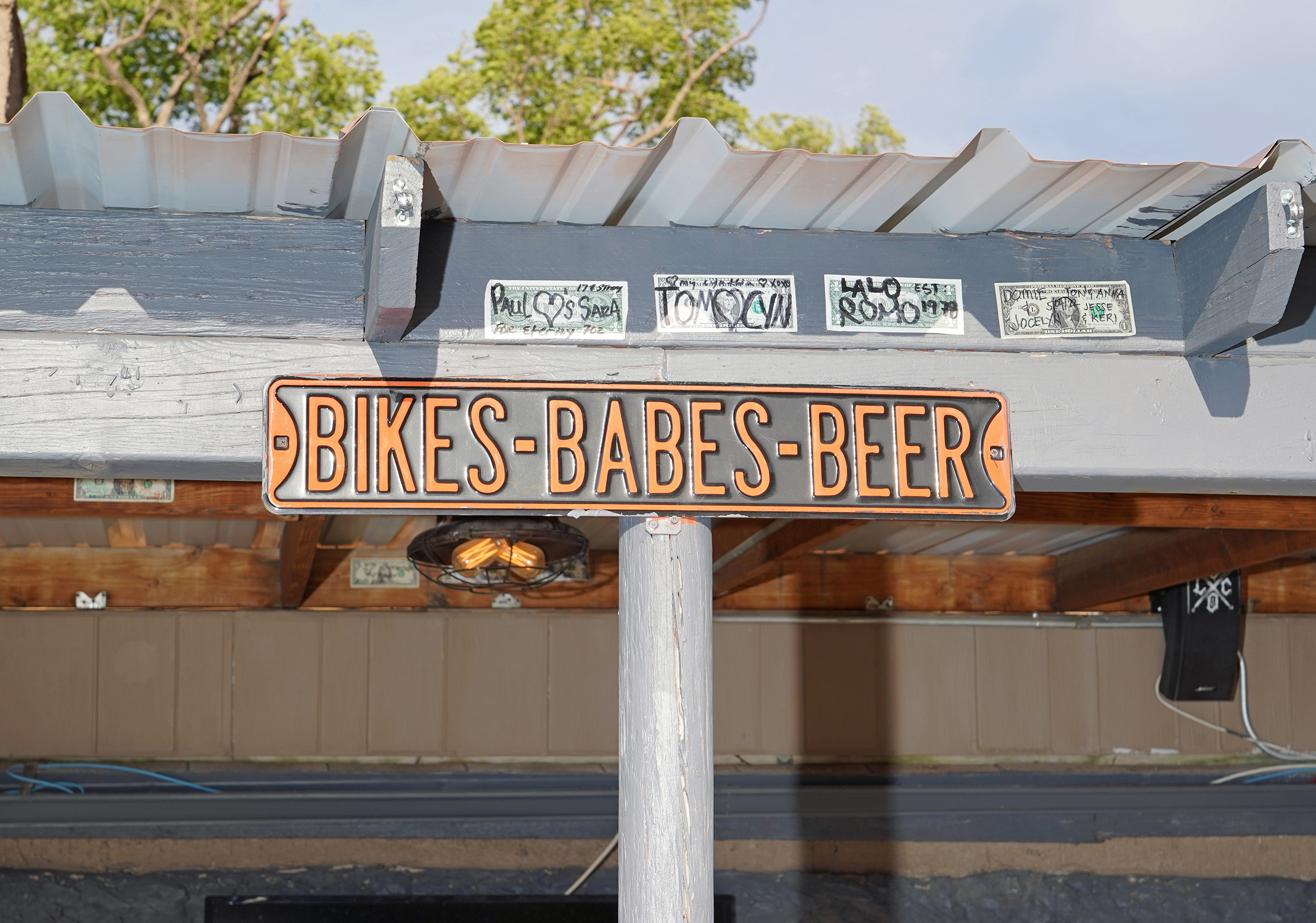 Exterior of Mountain Springs Saloon in Las Vegas