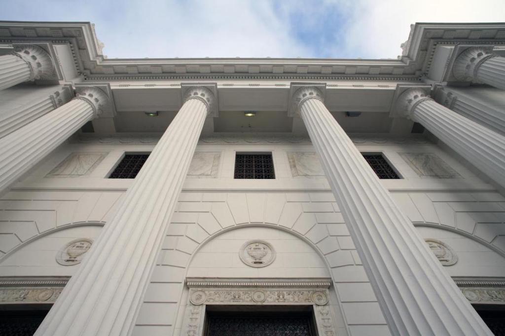 Upward-looking shot of a white building with pillars in San Francisco which hosts the Internet Archive.