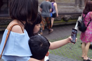 bahaya mengupload foto anak ke medsos risiko kejahatan siber