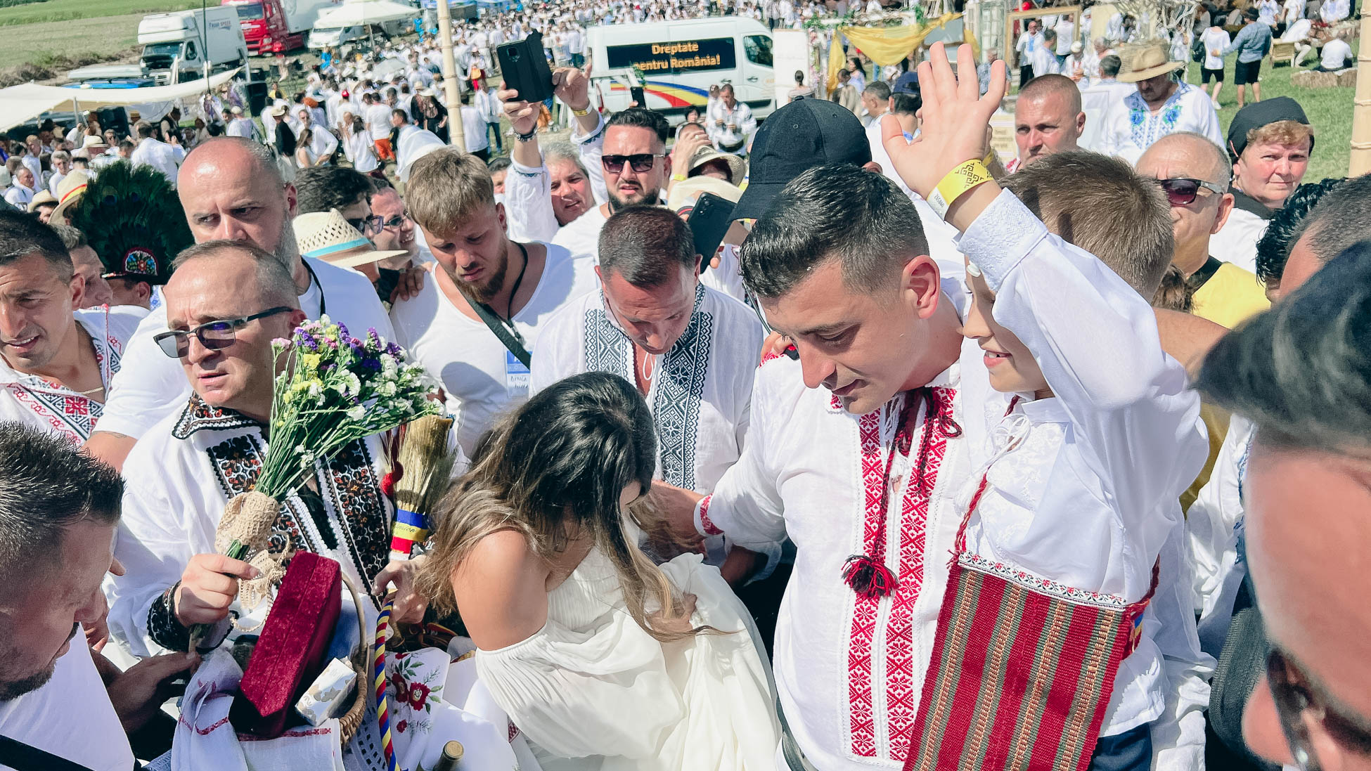 George Simion Ilinca Munteanu partidul AUR nunta Maciuca Valcea cuplu simion ilinca