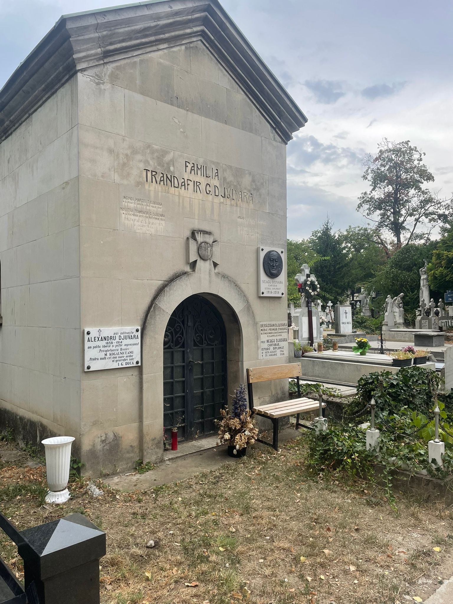 atractii turistice cimitirul bellu excursie tur ghidat