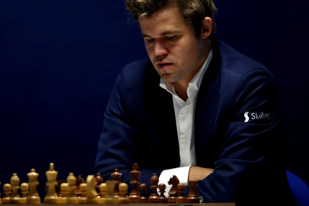 magnus carlsen hans niemann triche échecs