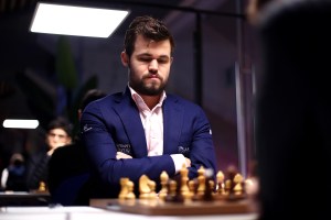 Pecatur nomor satu dunia Magnus Carlsen Resmi Menuduh GM Hans Niemann 'Bermain Curang'