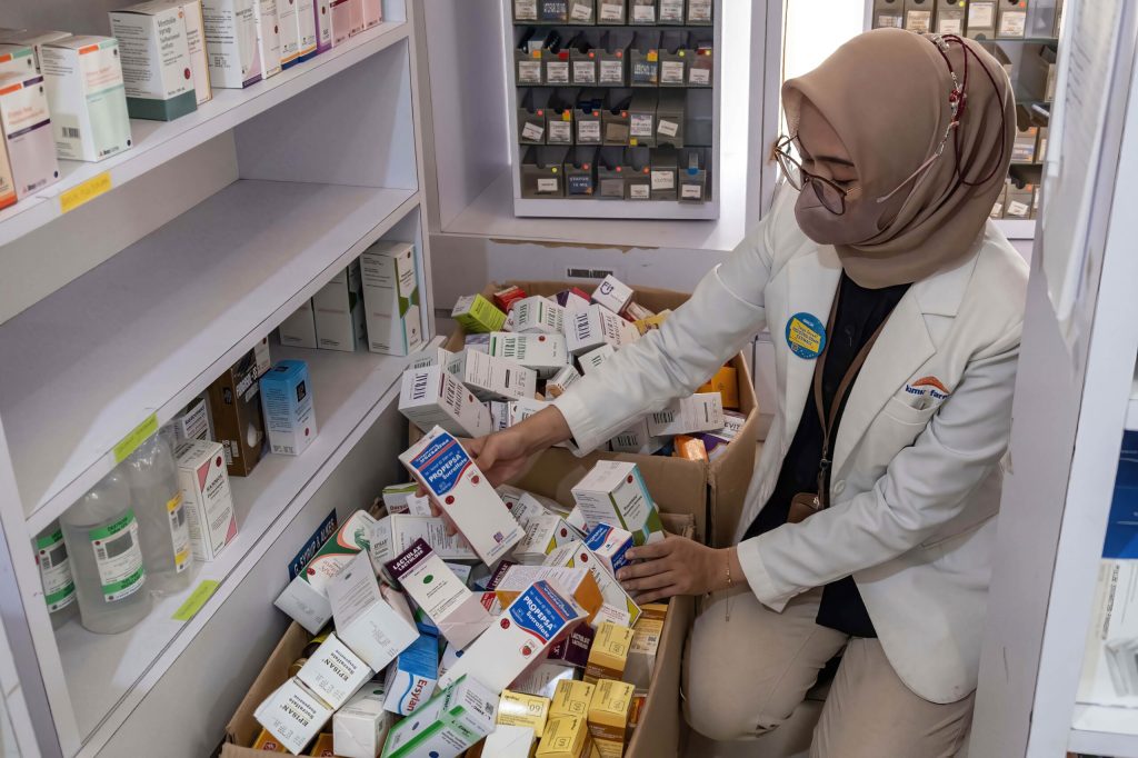 kontaminasi etilen glikol dan dietilen glikol dalam sirup obat batuk diduga pemicu gagal ginjal akut indonesia tewaskan 133 balita