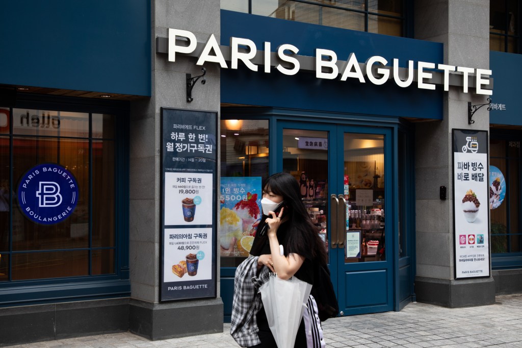 south korea, paris baguette, death, work, accident, protest, boycott