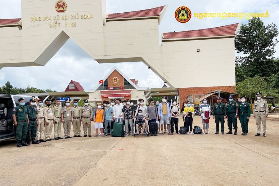 FOREIGN NATIONALS DEPORTED FROM CAMBODIA. PHOTO: CAMBODIA'S IMMIGRATION DEPARTMENT