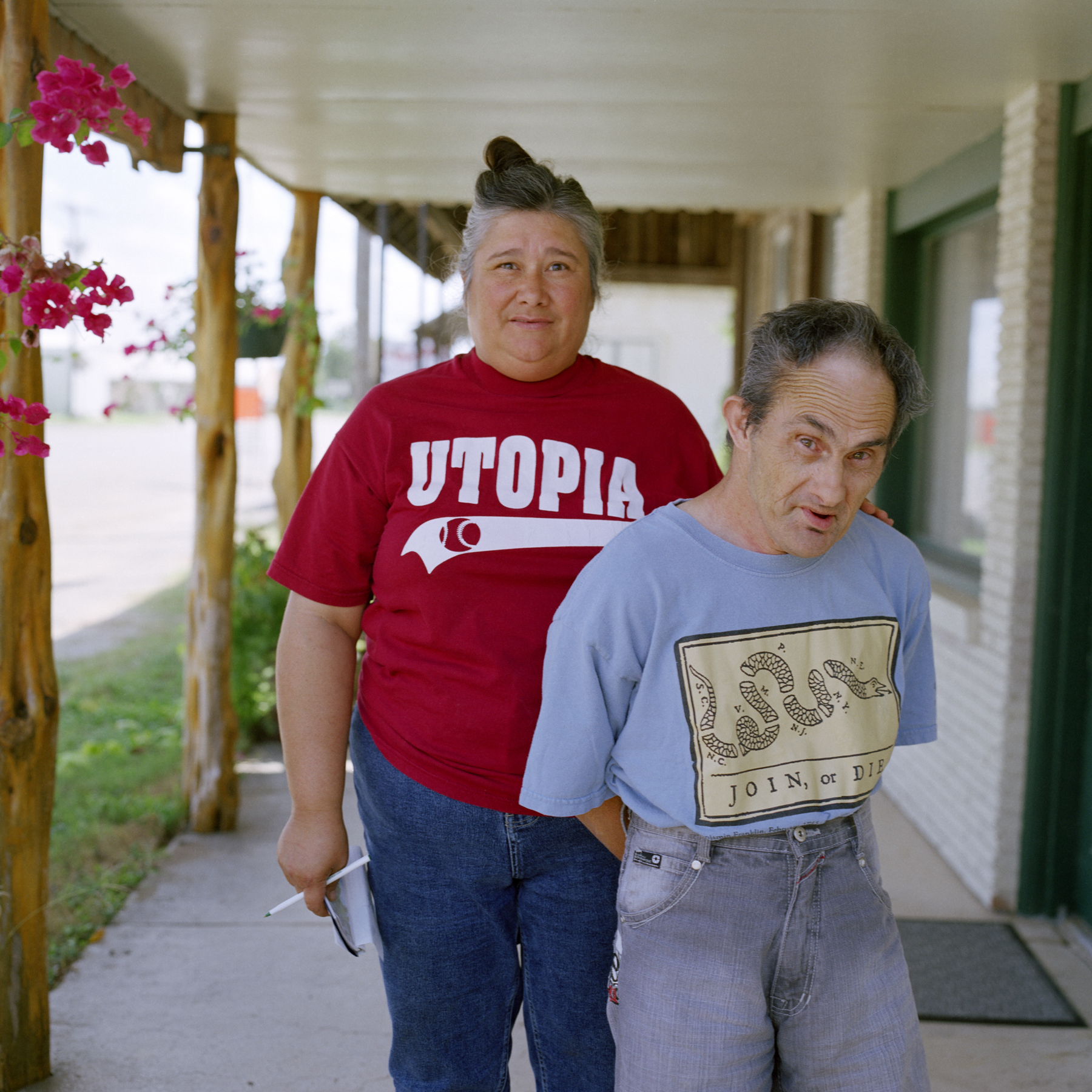 Two people in Texas in the mid-2000s, photographer by Edward Thompson