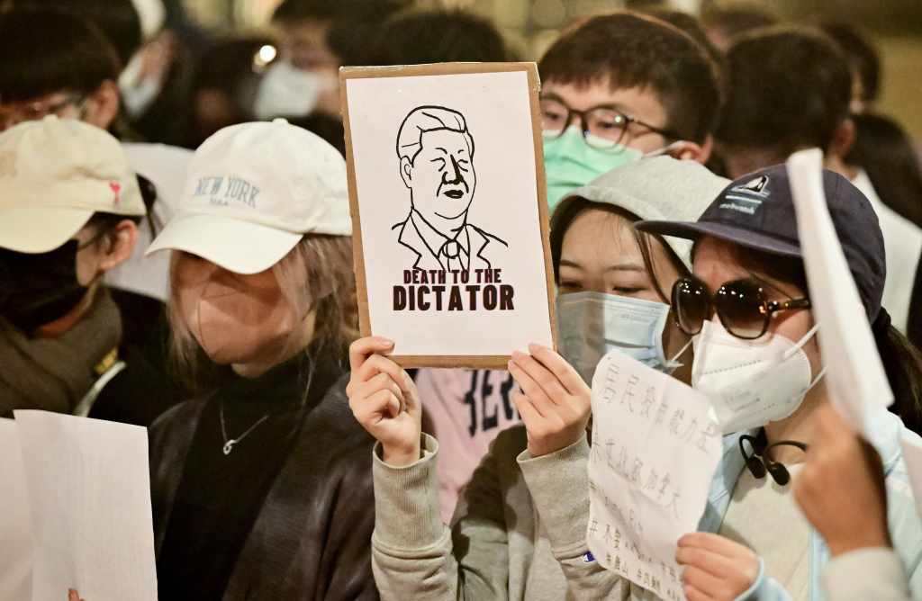 Aksi solidaritas demo anti-lockdown di University of California Berkeley, Amerika Serikat. Foto: Josh Edelson / AFP