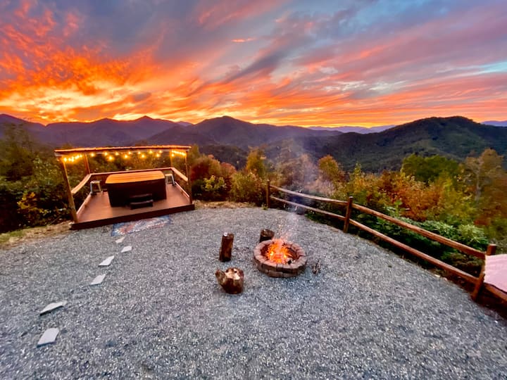 great-smoky-mountains-airbnb-hot-tub.jpeg