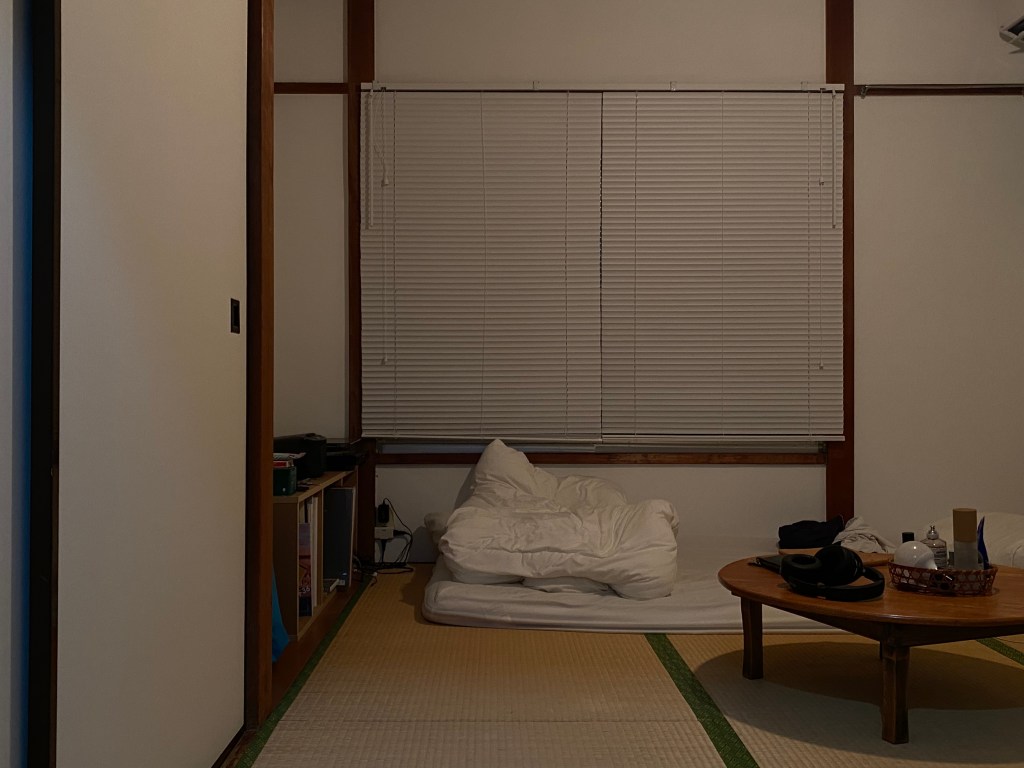 Arata Noguchi’s appartement, vlakbij het Shibuya-district in Tokio, kost minder dan 300 euro per maand. Foto met dank aan Arata Noguchi