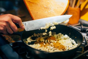 cast iron skillet with garlic