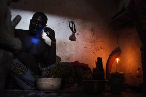 Ma journée à picoler avec un sorcier vaudou du Bénin