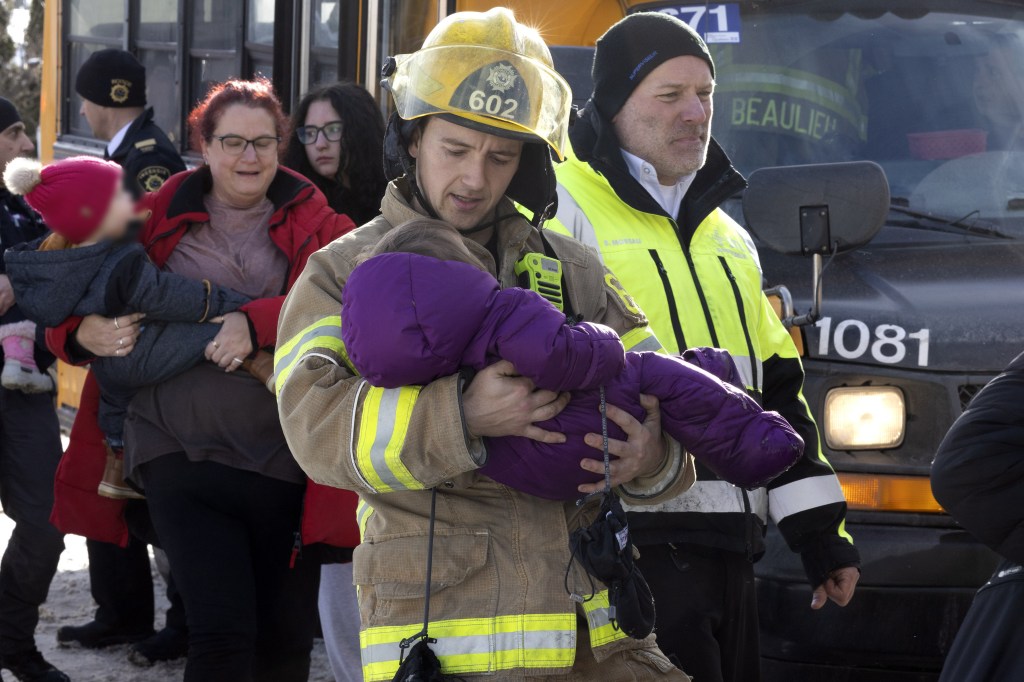 sopir bus sengaja tabrak daycare di quebec kanada tewaskan dua balita