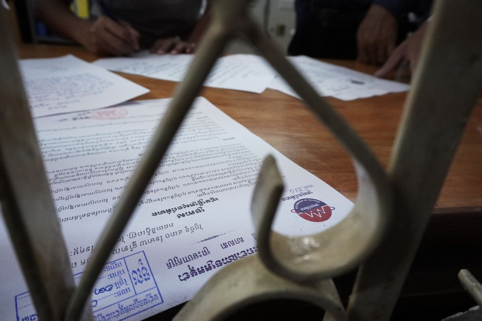 A letter from Cambodian authorities revoking VOD's media license. Photos: Hean Rangsey/VOD​