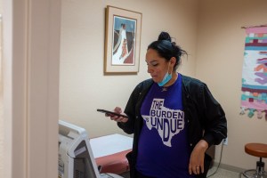 As the national war over abortion intensifies, abortion clinics in New Mexico have become havens for people fleeing abortion bans. (CREDIT: Jika González)