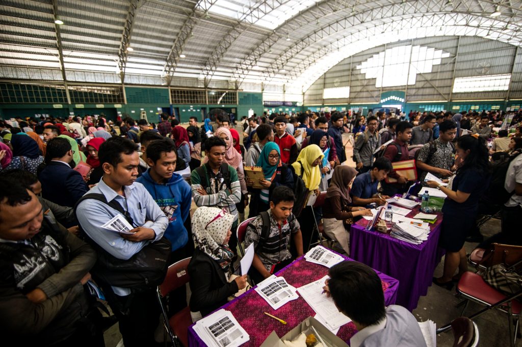 arti istilah skill missmatch sebagai penyebab tingginya angka pengangguran di Indonesia Bank Dunia OECD