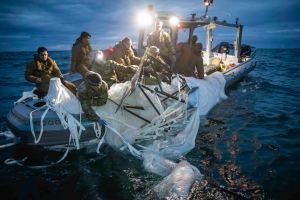 THE US MILITARY SAID THEY HAVE RECOVERED KEY SENSORS AND ELECTRONIC PIECES OF THE DOWNED BALLOON.​ PHOTO: AFP/US NAVY