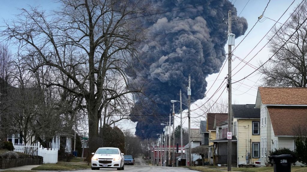 EPA Says Ohio Toxic Train Derailment Air Quality Is Safe, Expert Urges 'Caution'