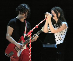 2571px-Jack_&_Meg,_The_White_Stripes