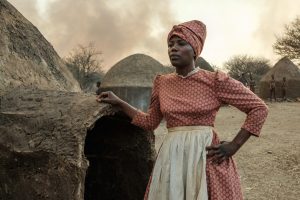 ​Girley Charlene Jazama als Herero im Film Der vermessene Mensch. Die Schauspielerin fordert die Rückgabe der Gebeine ihrer Vorfahren und einen Ausgleich mit den Nachkommen des Genozids in N