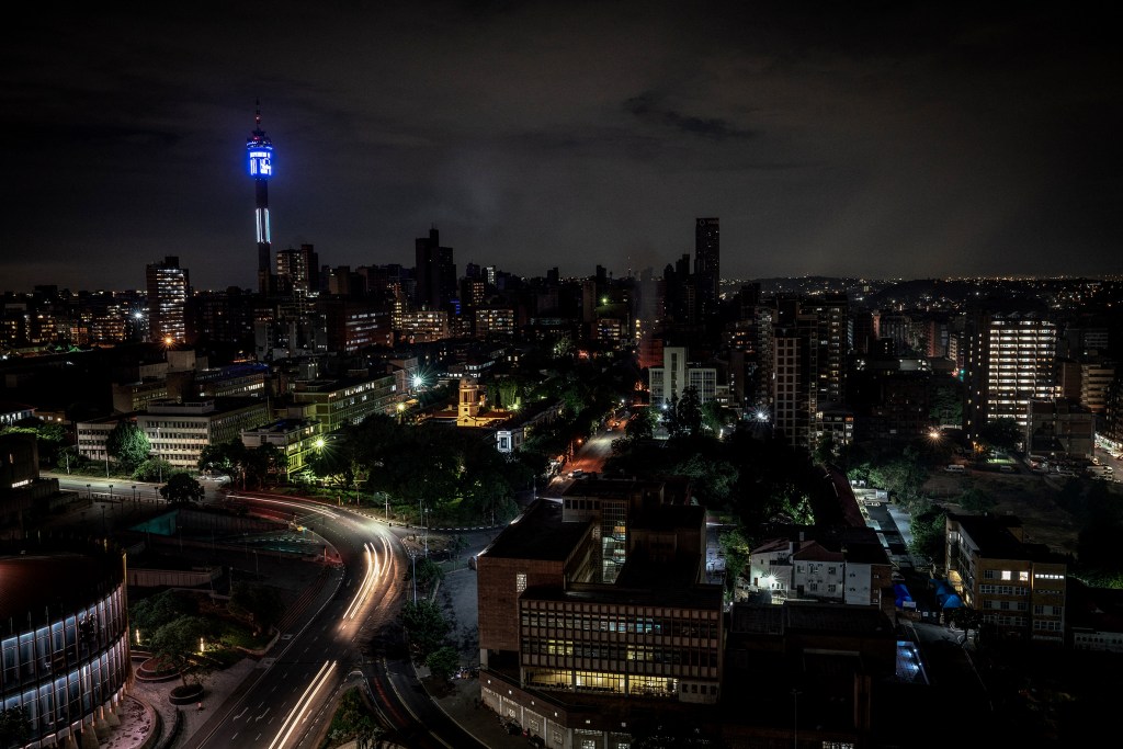 Sebagian kota Johannesburg mengalami pemadaman massal awal tahun ini. Foto: AFP via Getty Images