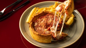 Pizza Deep Dish Chicago Milano