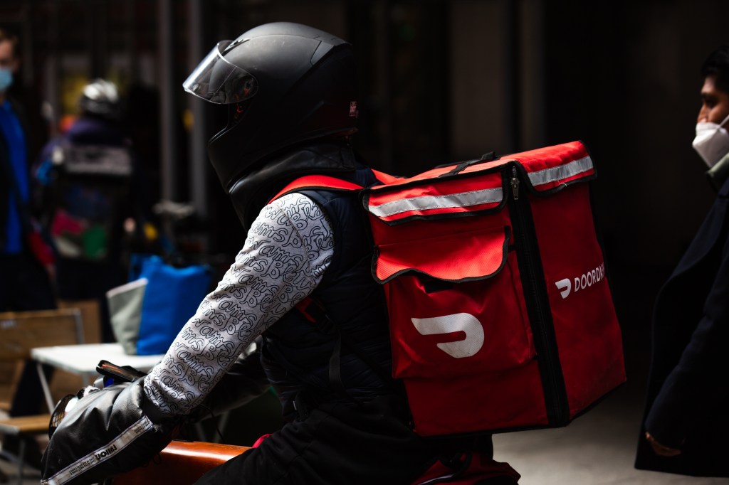 doordash delivery worker