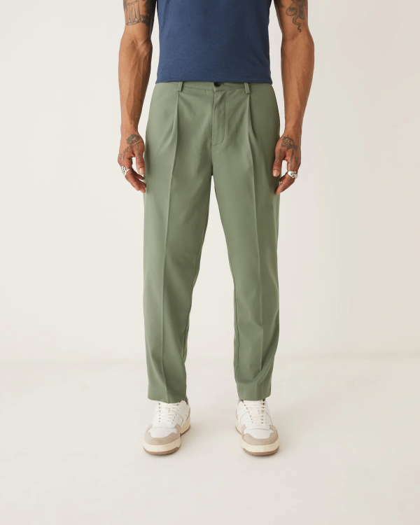 The Pleated Tapered Fit Pant in Green