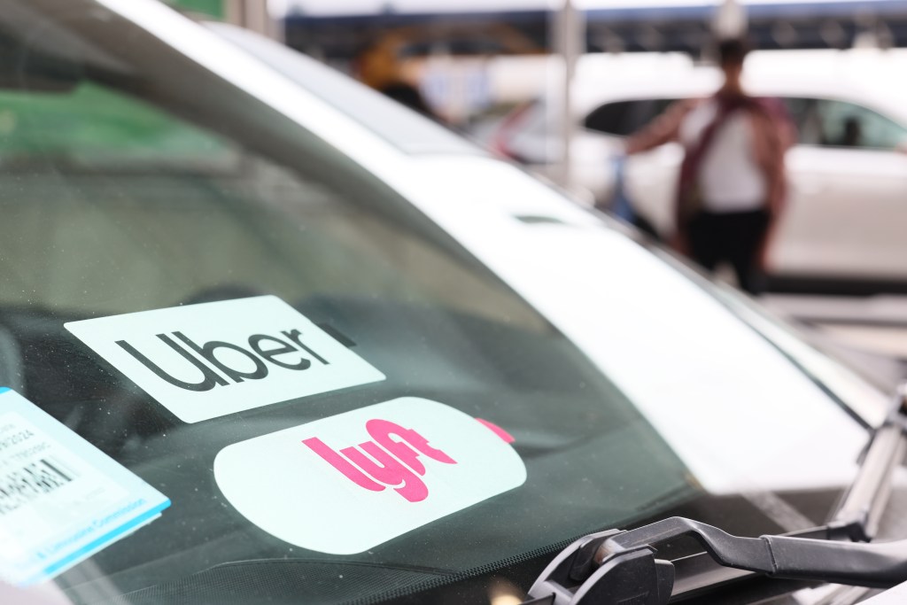 Minneapolis Mayor Vetoes Wage Bill, Cuts Deal With Uber Instead After Meeting With Companies