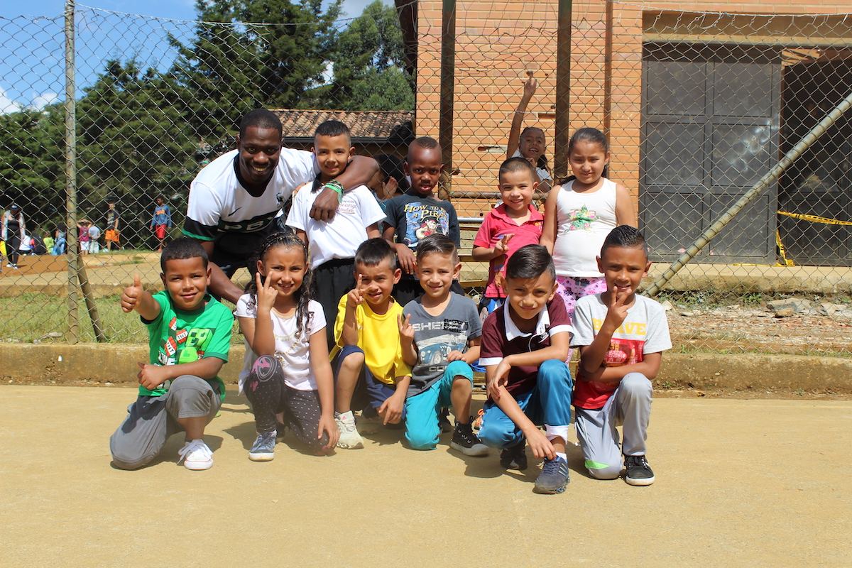 A picture of Juan Esteban Mosquera and a group of children.