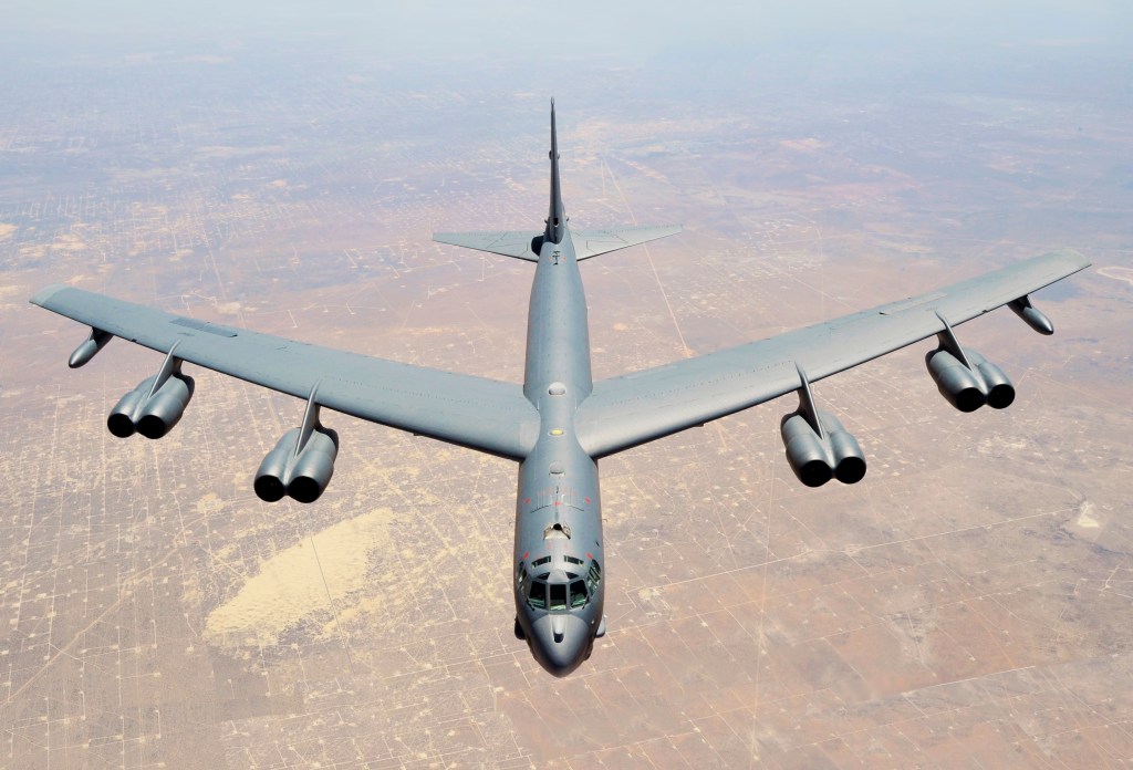 B-52_Stratofortress_assigned_to_the_307th_Bomb_Wing_(cropped)