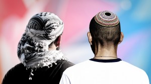 persoon met keffiyeh en persoon met keppeltje