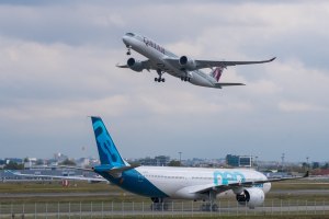 1920px-Airbus_A330neo_and_A350_Qatar_Airways