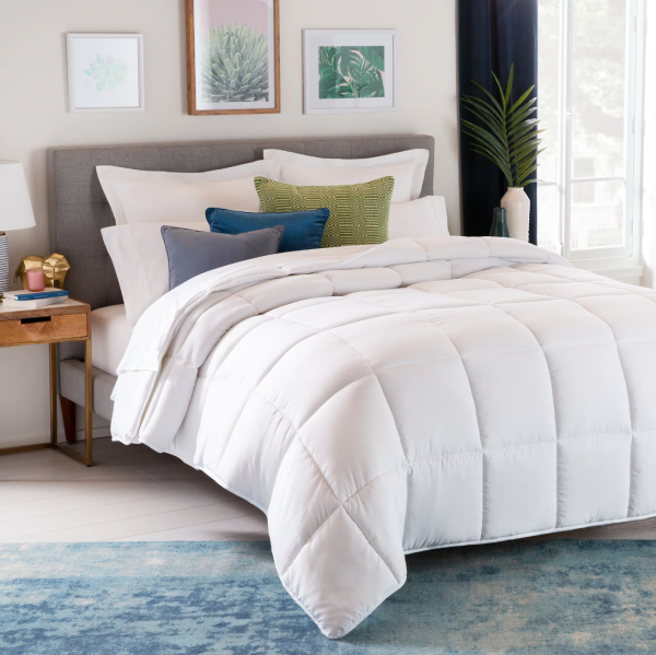 Microfiber Down Alternative Comforter