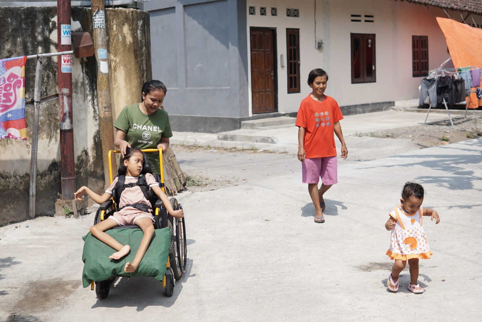 esai foto kisah perempuan hamil melahirkan bpjs kesehatan ruptur urteri kerja perawatan anak project multatuli vice